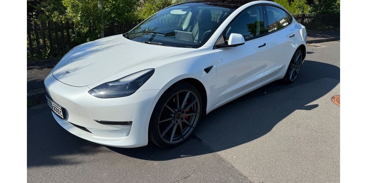 Tesla Model 3 48.679 km 32.500 &euro; Bad Kissingen 97688