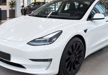 Tesla Model 3 49.928 km 36.850 &euro; Bad Kissingen 97688