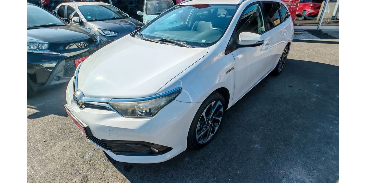 Toyota Auris 111.800 km 13.900 &euro; Sommerach 97334